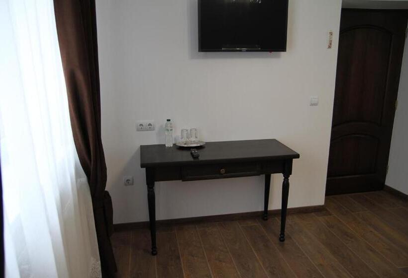 Chambre Quadruple Standard, купецький двір