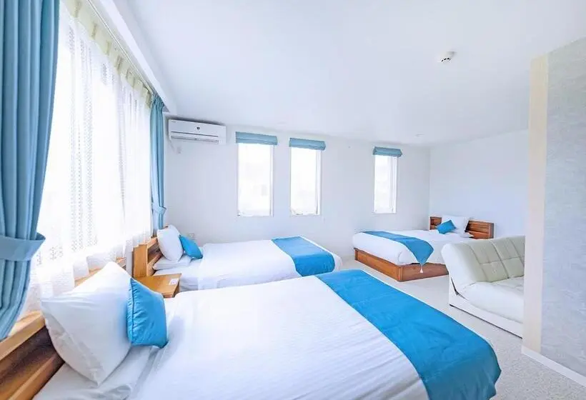 Deluxe Kolmen Hengen Huone, California Miyakojima Resort