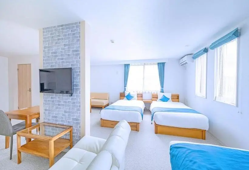 Deluxe Kolmen Hengen Huone, California Miyakojima Resort