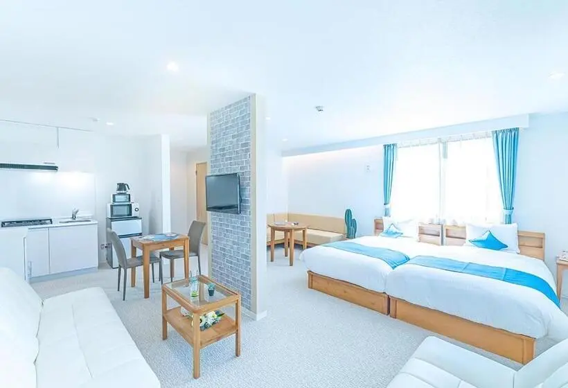 Deluxe Kolmen Hengen Huone, California Miyakojima Resort