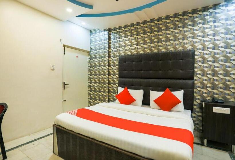 غرفة كلاسيكية ثلاثية, Super Collection O Nimisha Jail Rd