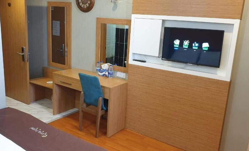 اتاق اکونومی یک تخته, Luna