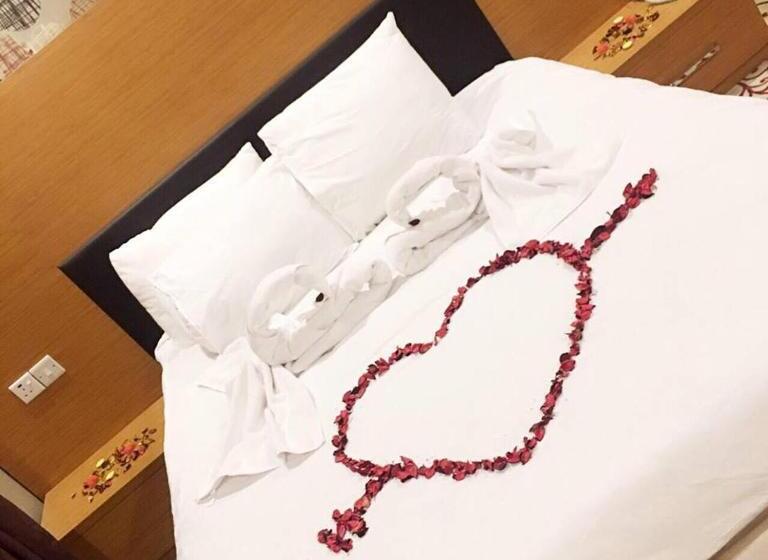 اتاق خانوادگی, Luna