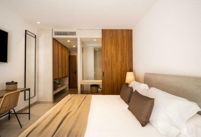 Номер Superior, Porfirio Picota Adults Recommended