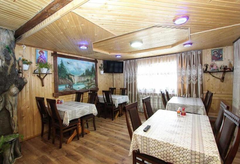 اتاق خانوادگی با چشم‌انداز کوه, садиба у валентини