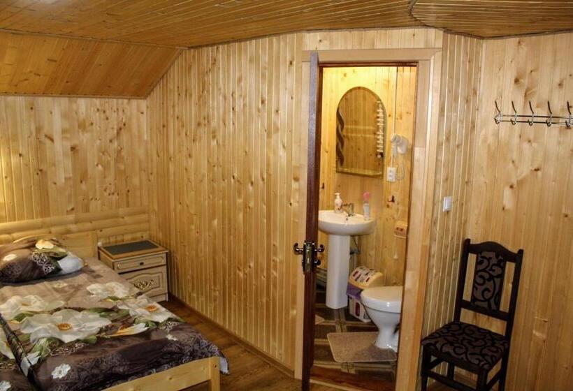 اتاق خانوادگی با چشم‌انداز کوه, садиба у валентини