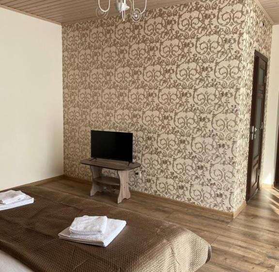 سوئیت با تخت بزرگ, солодкий гранат