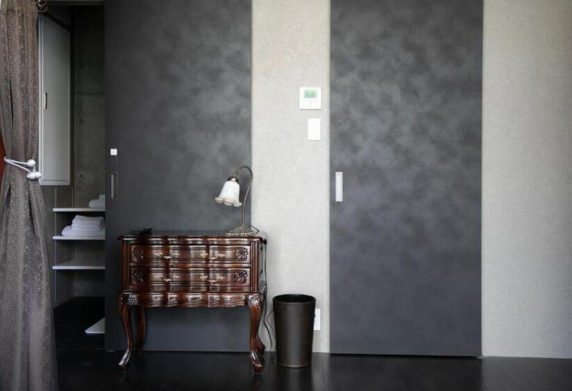 Quarto Familiar, Creare Ryogoku