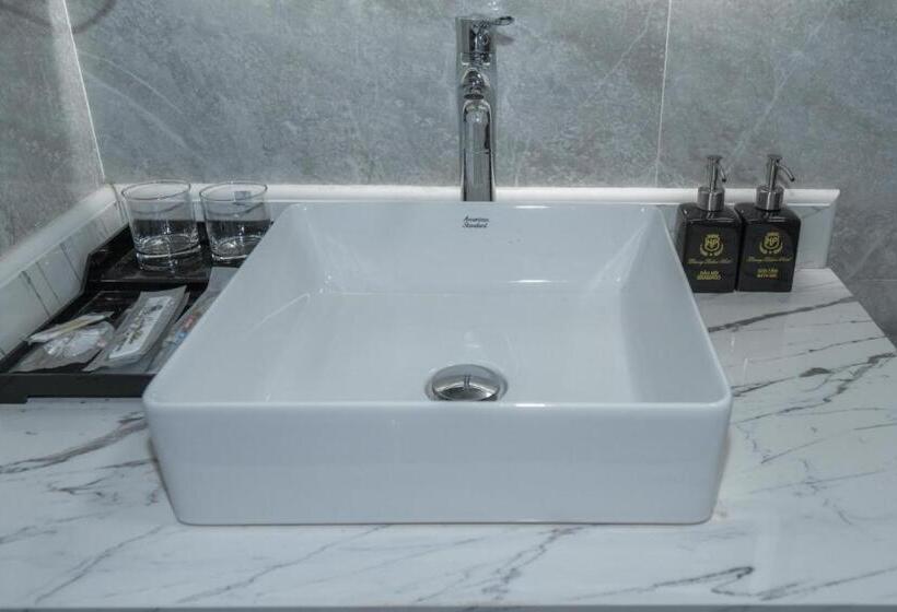 اتاق استاندارد سه تخته با بالکن, Luxury Palace