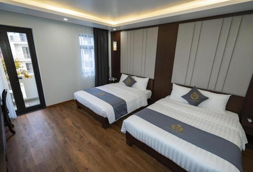 اتاق استاندارد چهارنفره با بالکن, Luxury Palace