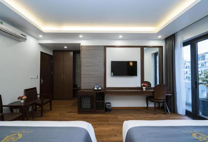 اتاق استاندارد چهارنفره با بالکن, Luxury Palace