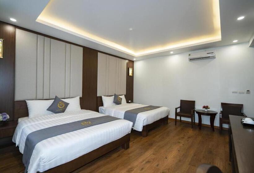 اتاق استاندارد چهارنفره با بالکن, Luxury Palace