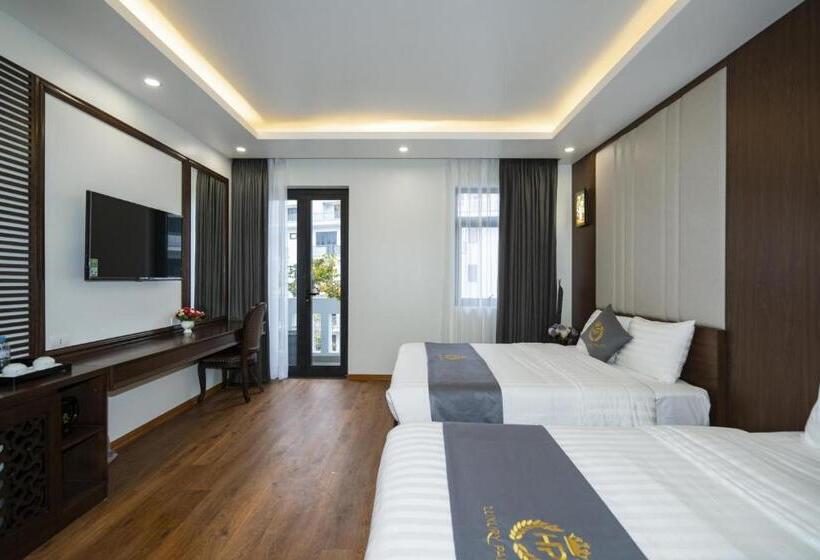 اتاق استاندارد چهارنفره با بالکن, Luxury Palace