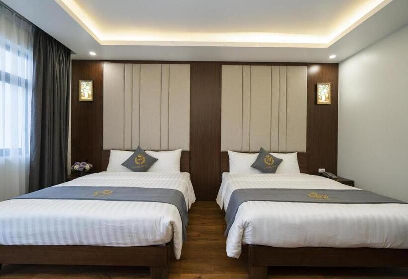 اتاق استاندارد چهارنفره با بالکن, Luxury Palace