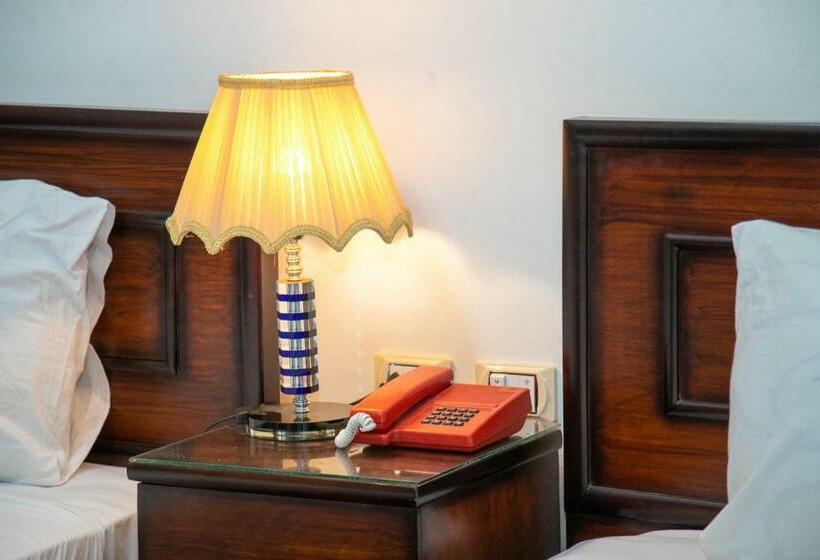 اتاق اکونومی یک تخته, Regency Inn