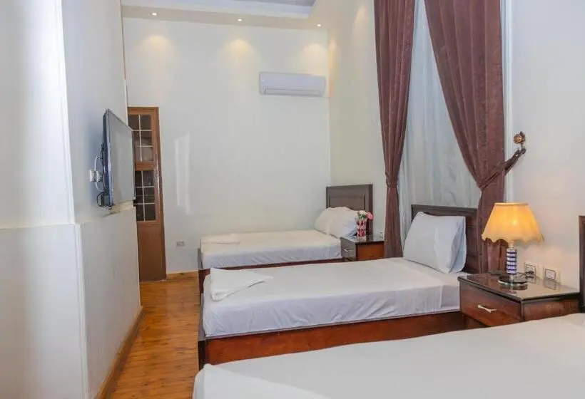 اتاق استاندارد سه تخته با بالکن, Regency Inn