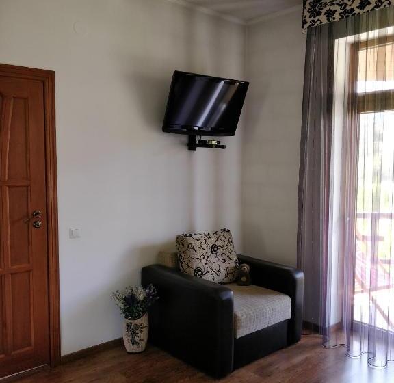 اتاق استاندارد سه تخته با بالکن, садиба градний узвіз