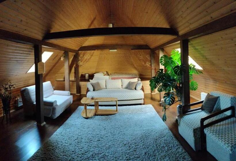 اتاق استاندارد چهارنفره با سرویس بهداشتی مشترک, садиба градний узвіз