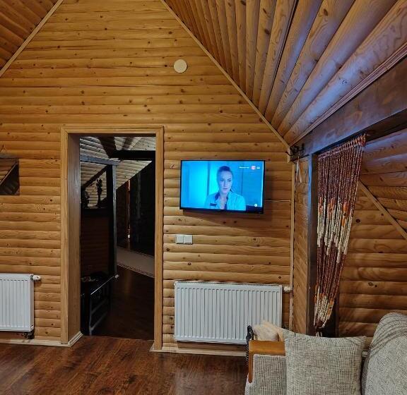 اتاق استاندارد سه تخته با سرویس بهداشتی مشترک, садиба градний узвіз