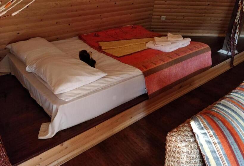 اتاق استاندارد سه تخته با سرویس بهداشتی مشترک, садиба градний узвіз