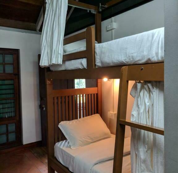 Säng i Delat Rum, Adri Chembra