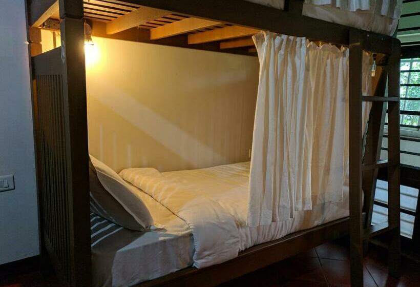 Säng i Delat Rum, Adri Chembra