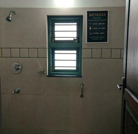 Säng i Delat Rum, Adri Chembra