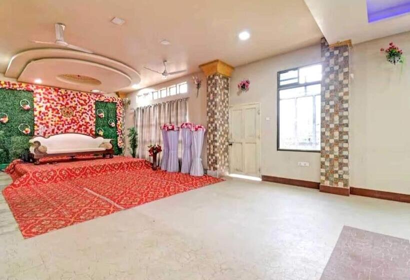 חדר קלאסי לשלושה, Collection O Megha Resort