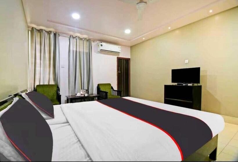 חדר קלאסי לשלושה, Collection O Megha Resort