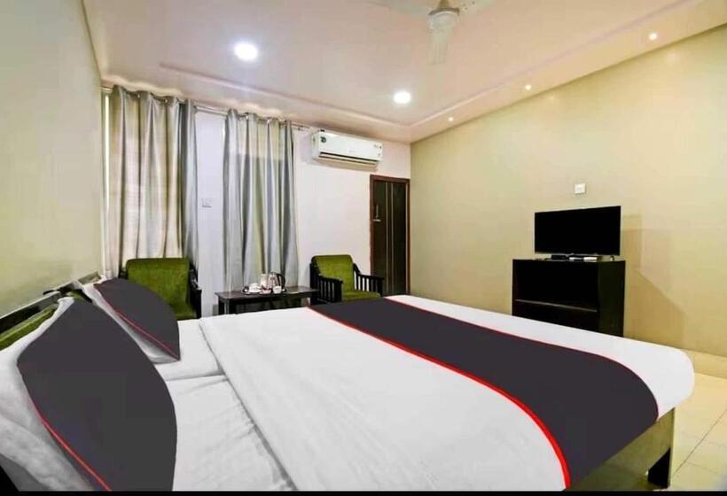 חדר קלאסי לשלושה, Collection O Megha Resort