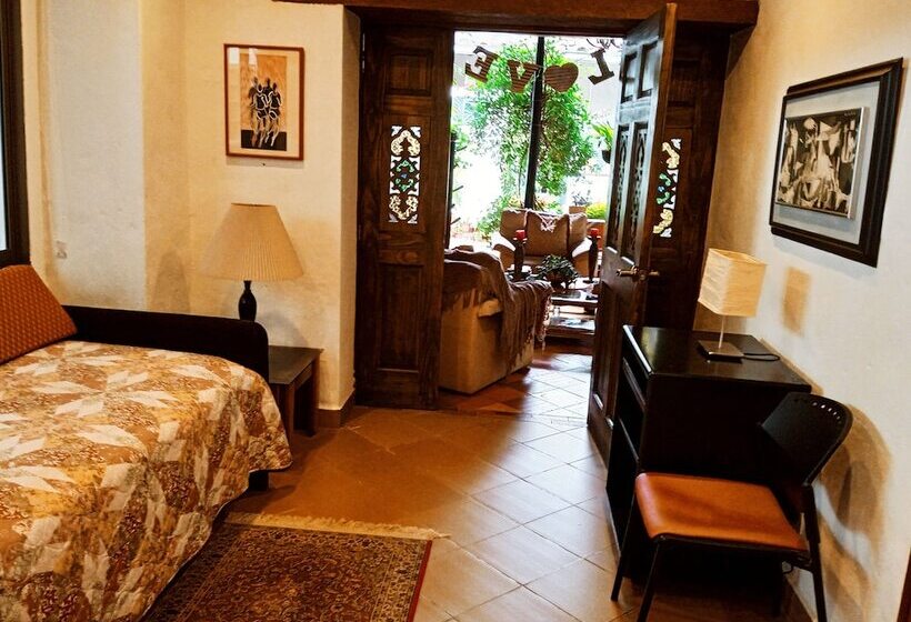 סטודיו דלוקס, La Posada Del Zaguán