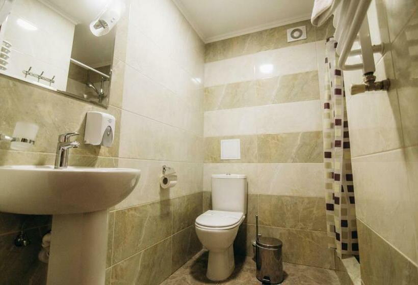 اتاق اکونومی یک تخته, Gentleman