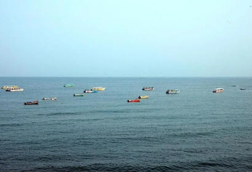 スーペリアースイート, Rns Residency Sea View