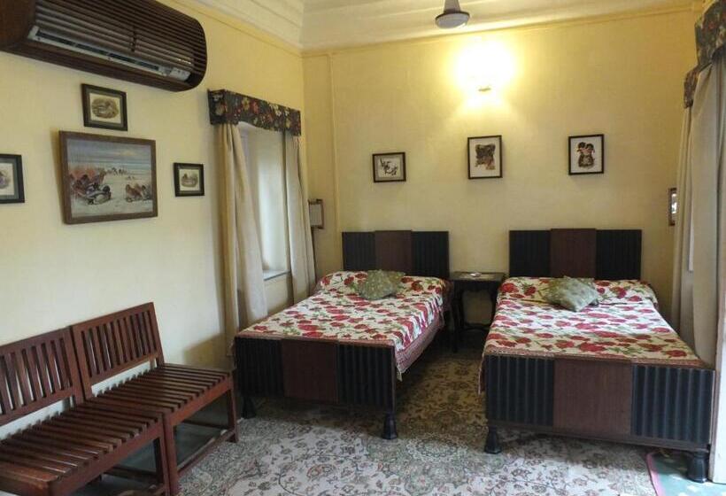 غرفة قياسية, Udai Bilas Palace