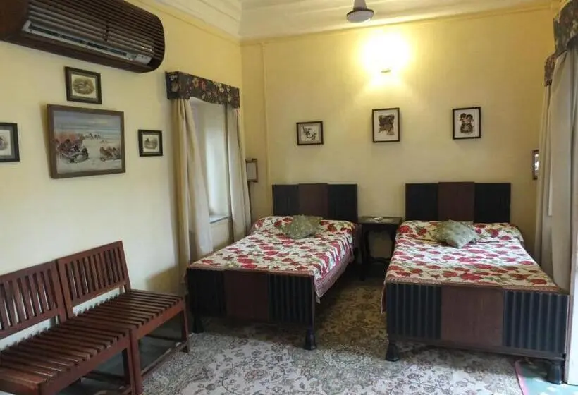 スタンダードルーム, Udai Bilas Palace
