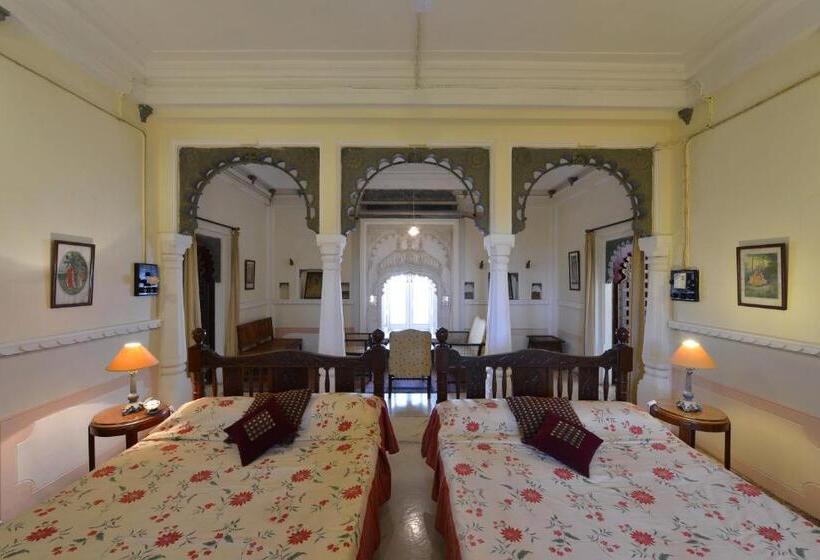 جناح مطلّ علي الحديقة, Udai Bilas Palace