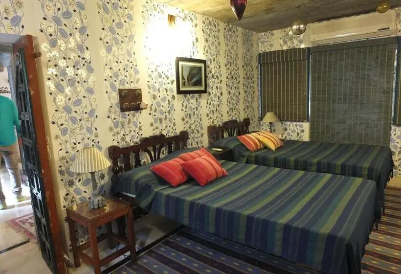 プールビュースイート, Udai Bilas Palace