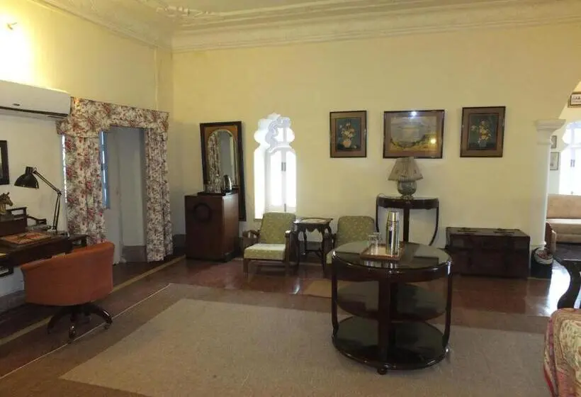 スーペリアースイート, Udai Bilas Palace