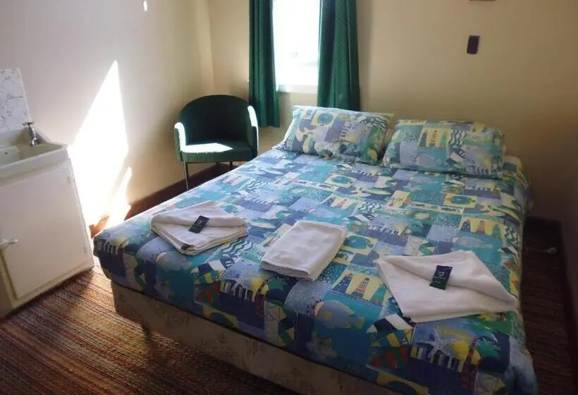 Camera Economy, Happy Backpacker