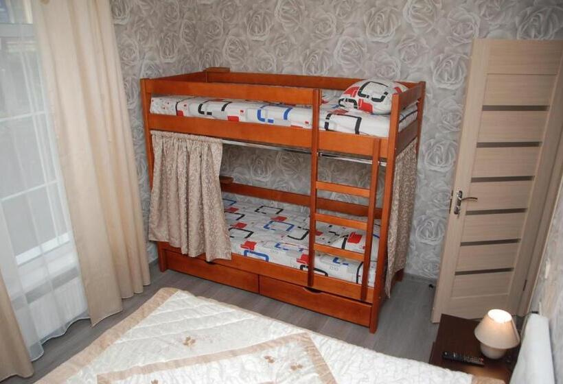 Pokój Rodzinny Wspólna Łazienka, Green Apple Hostel