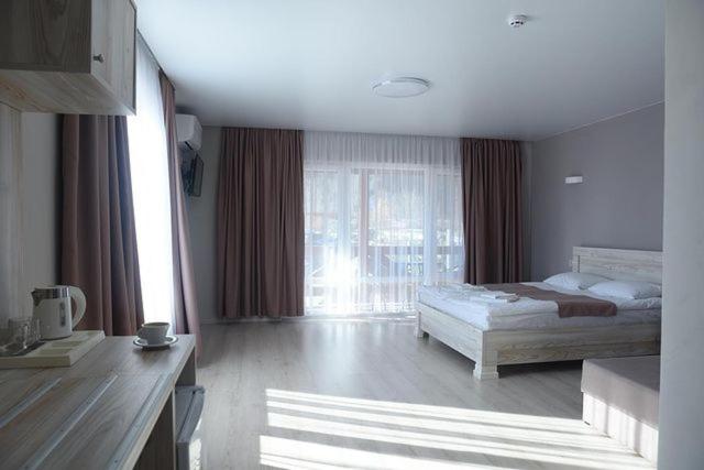 컴포트 트리플 룸, Chorna Skelya Resort & Wellness