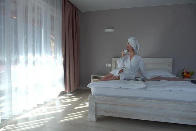 Трехместный Номер Комфорт, Chorna Skelya Resort & Wellness