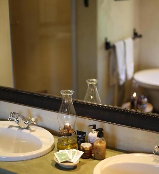 샬레, Ivory Wilderness River Rock Lodge