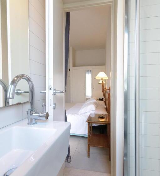 חדר סטנדרט לשלושה, Trionfal