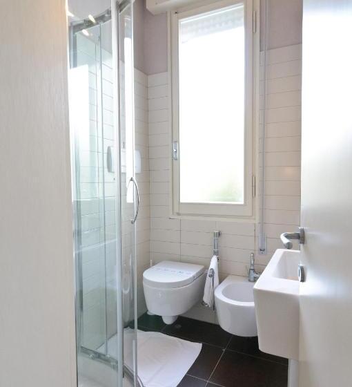 חדר סטנדרט לשלושה, Trionfal