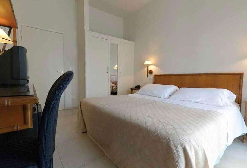 חדר סטנדרט לארבעה, Trionfal