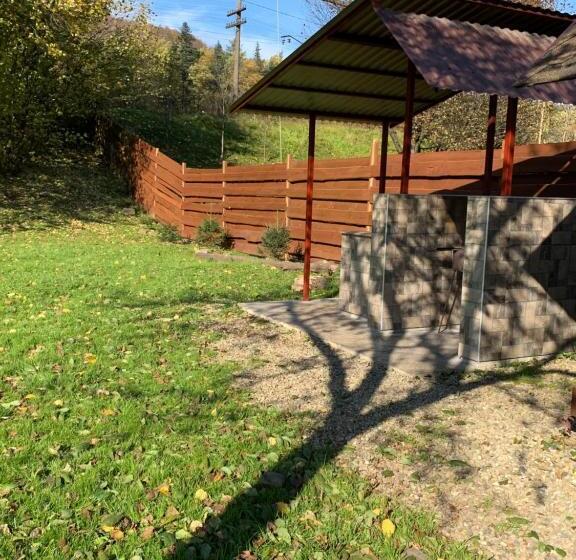 خانه 3 خوابه, Guest House Pid Dubom карпати під дубом