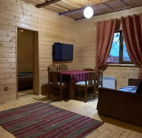 ２ベッドルームアパートメント, Guest House Pid Dubom карпати під дубом