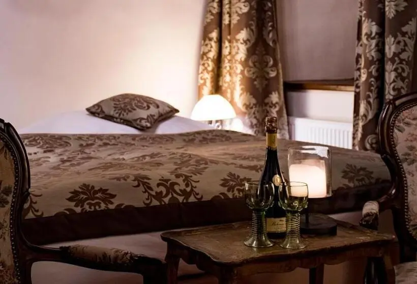 スタンダードトリプルルーム, Zámek Kolštejn   Hotel Chateau Goldenstein
