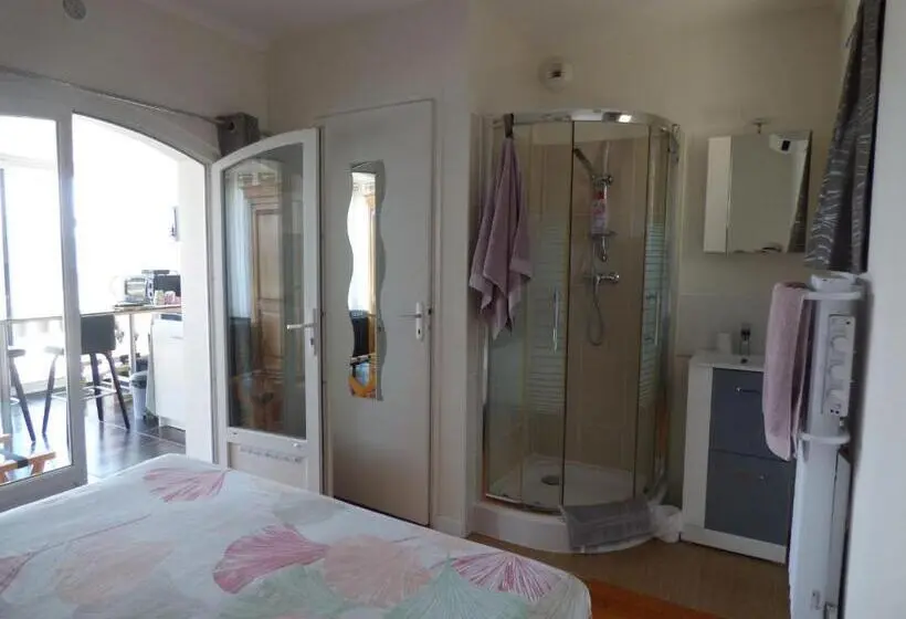 オーシャンビュースタンダードルームバルコニー付き, Chambres D Hôtes Vue Mer L Estérel Panoramique